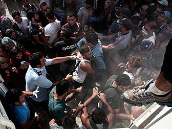 Greek Govt Under Fire Over Mig...